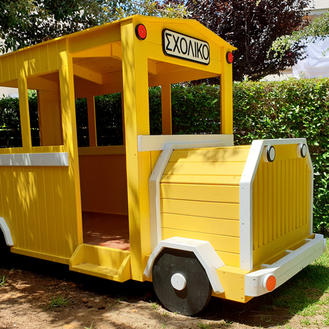 Σχολικό λεωφορείο σε μικρό μέγεθος.