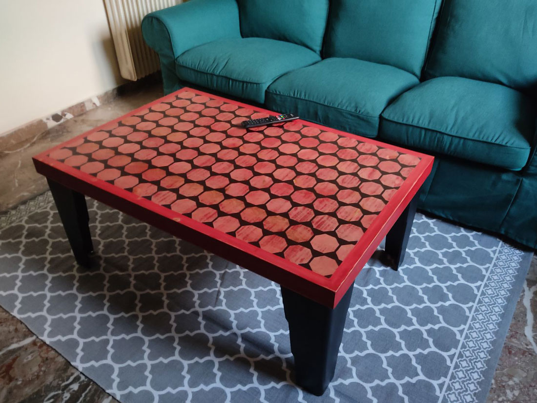 Ξύλινο τραπέζι για σαλόνι.